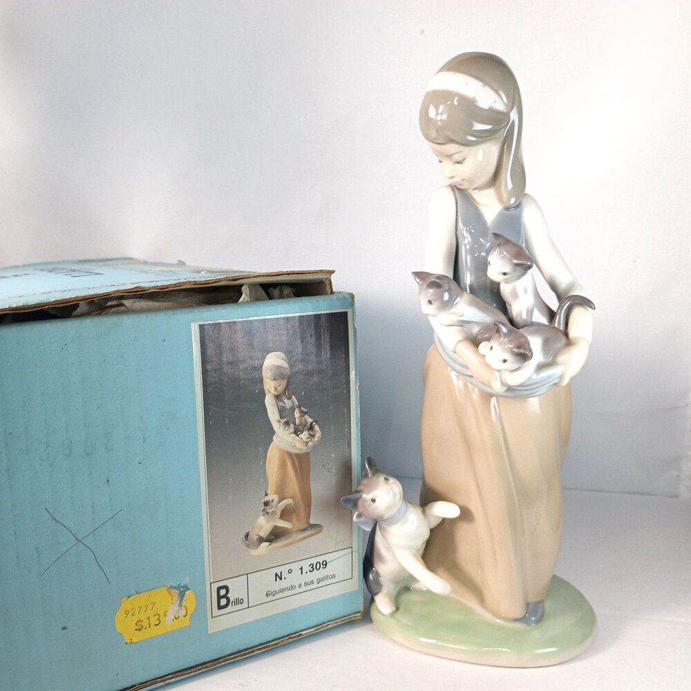 Retired Lladro Following Her Cats #1309 Hand Made In Spain‎ Porcelain Figurine